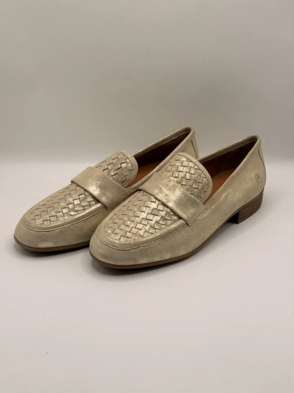 Gentle Souls Women Woven Gold Leather Loafer Sz 9